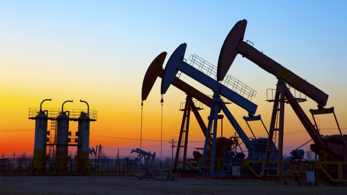 Attacco a raffinerie saudite, schizza il prezzo del petrolio: ripercussioni su benzina e mutui?