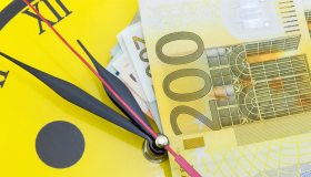 Caro bollette, abolire l’ora solare conviene davvero?