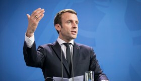 Riforma pensioni, Macron strappa: esplode la rabbia in Francia