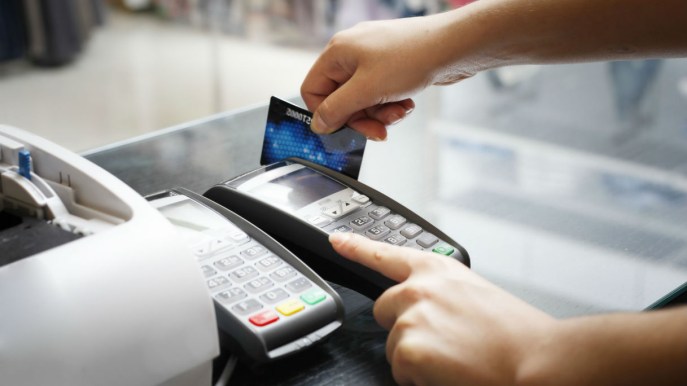Pagamenti, cashless supera il contante: in Italia cresce utilizzo di carte e smart payments