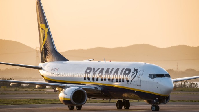 Ryanair: assume giovani come assistenti di volo e di terra