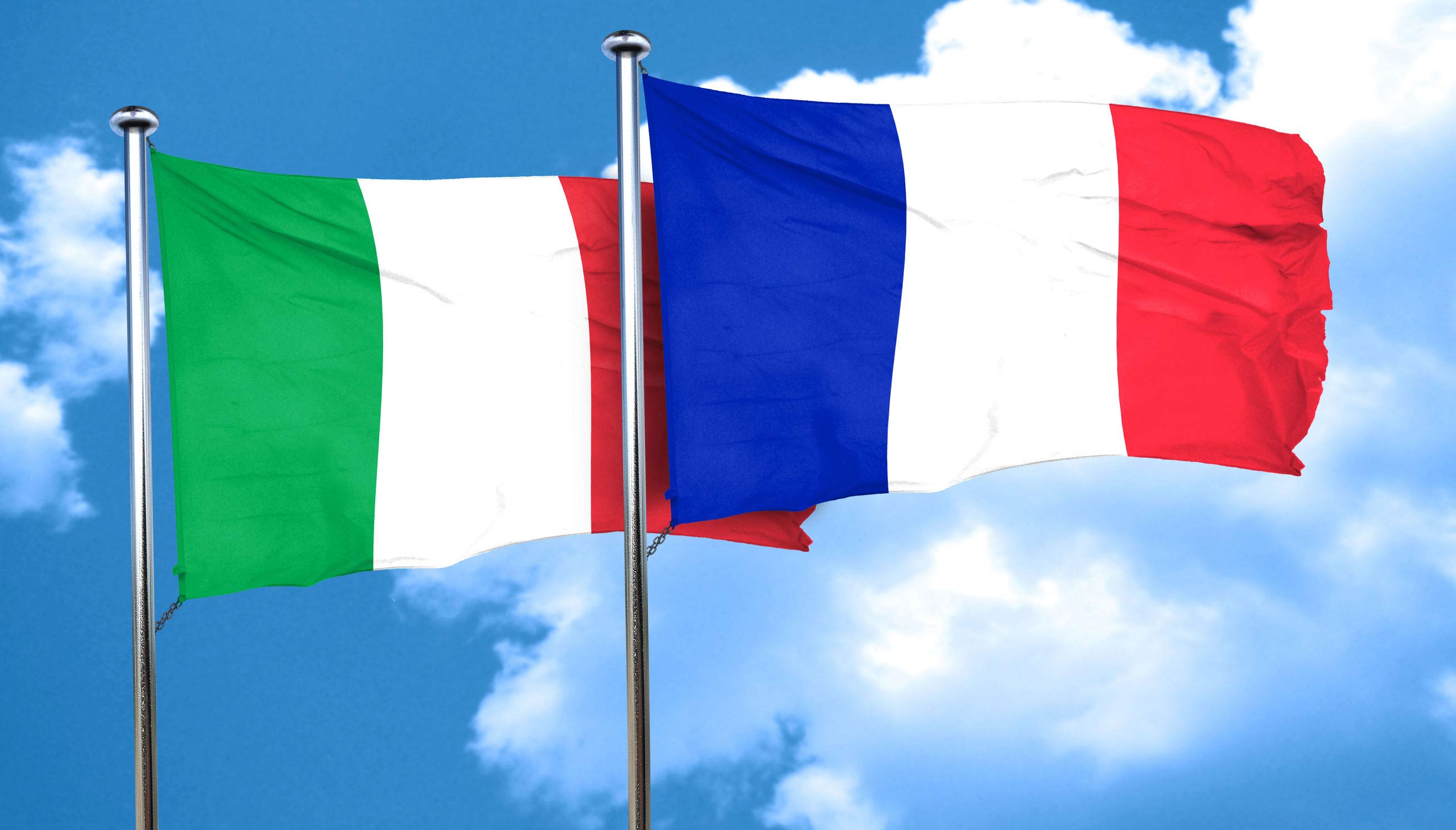 Французский фран. Флаг Италии и Франции. Флаг Франции флаг Италии. Флаг Италии Франции и Ирландии. Ирландия и Франции флаги.