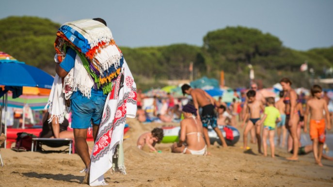 Spiaggia e Vu Cumpra’: multe fino a 7mila euro