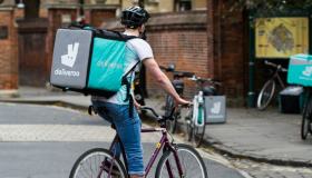 Rider, da salario minimo a ferie: le nuove norme UE