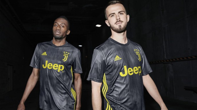 Ecco la terza maglia della Juventus creata con la plastica raccolta negli oceani