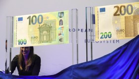 Le nuove banconote da 100 e 200 euro presentate dalla BCE