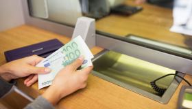 Contratto bancari, colosso anticipa l’aumento di stipendio