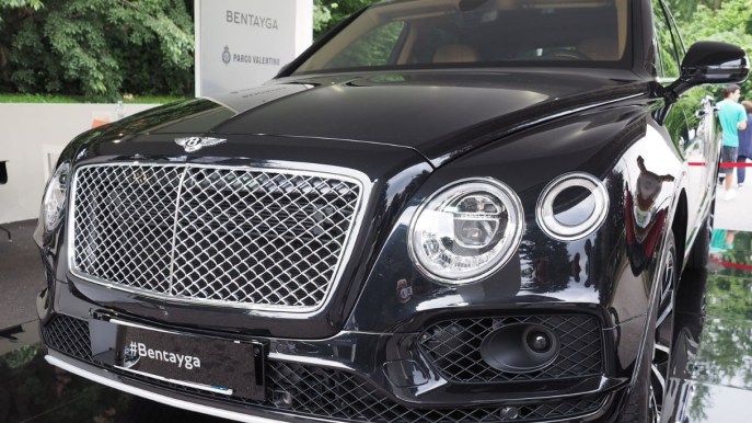 Icardi regali da paperone : ecco quanto vale la Bentley per i 32 anni di Wanda Nara