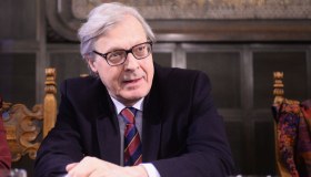 Vittorio Sgarbi in pensione: era in aspettativa dal 1985 e si difende