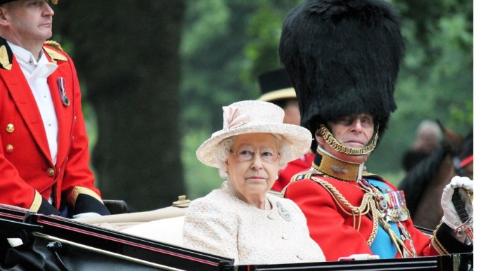 La Regina Elisabetta assume: cercasi maggiordomo per vivere a Buckingham Palace