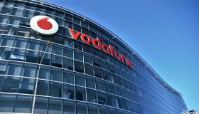 Vodafone torna in utile e rivede al rialzo guidance 2027