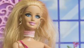 La lotta alla plastica inguaia anche i Lego e Barbie