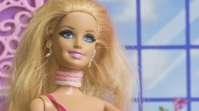 La lotta alla plastica inguaia anche i Lego e Barbie