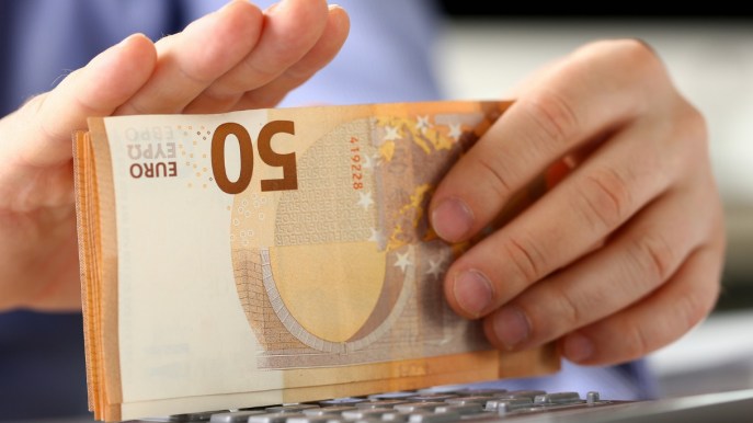 Salario minimo, niente accordo: si torna alla soglia a 9 euro