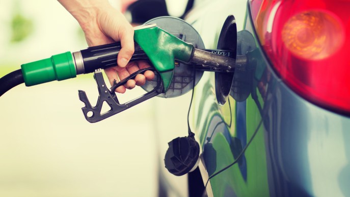 Carburanti, prezzi in ribasso per benzina e diesel