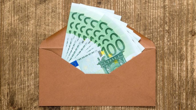 Bonus di 100 euro in busta paga: a chi spetta