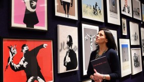 Come acquistare un Banksy a buon prezzo e tiratura limitata: ecco il listino prezzi di alcuni oggetti