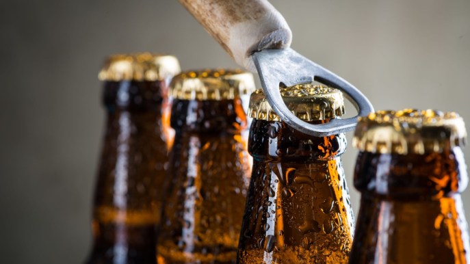 Birra “green”: noto marchio lancia le bottiglie di birra con la carta al posto del vetro