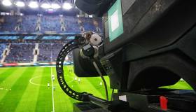 Calcio in TV, quest’anno si risparmia: quanto costa vedere Serie A e Champions League