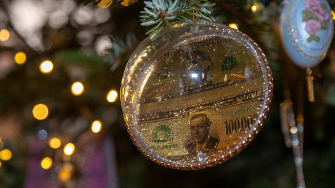 Diamanti, zaffiri e oro per l’albero di Natale più costo al mondo
