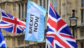 Disastro Brexit, Gran Bretagna più povera e pentita: “Riavviciniamoci all’Ue”