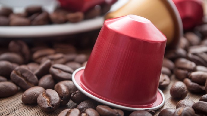 Plastica nel caffè, scatta l’allerta: Conad ritira le capsule e avvisa i consumatori