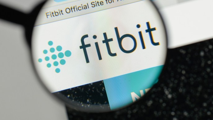 Fitbit verrà acquisita da Google, è ufficiale: cosa cambia per gli utenti