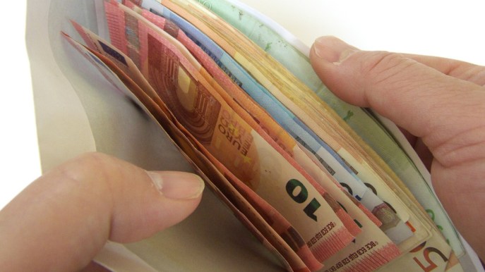Natale, aumentano i prestiti: italiani spendono più di quanto possono permettersi