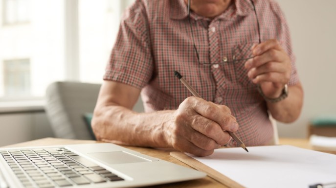 Pensioni, rischio sospensione assegni a febbraio: come evitarlo