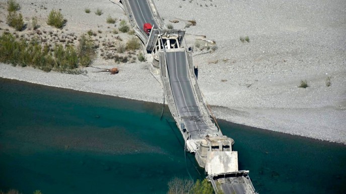 Ponte crollato a Albiano Magra: i costi di una manutenzione che non c’è