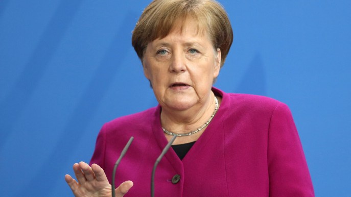 Eurogruppo, Merkel dice no agli Eurobond. “A Conte ho parlato di altri strumenti”