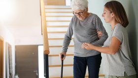 Pensioni colf e badanti, aumentano i contributi: i nuovi importi 2022