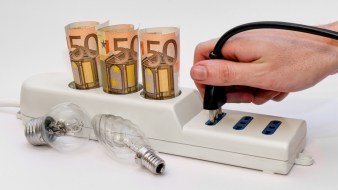 Caro bollette: come risparmiare davvero in casa