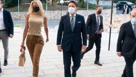 Conte, la fidanzata Paladino e la borsa da 80mila euro: ecco la verità