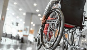 Pensioni di invalidità, a chi spetta l’aumento e quando scatta