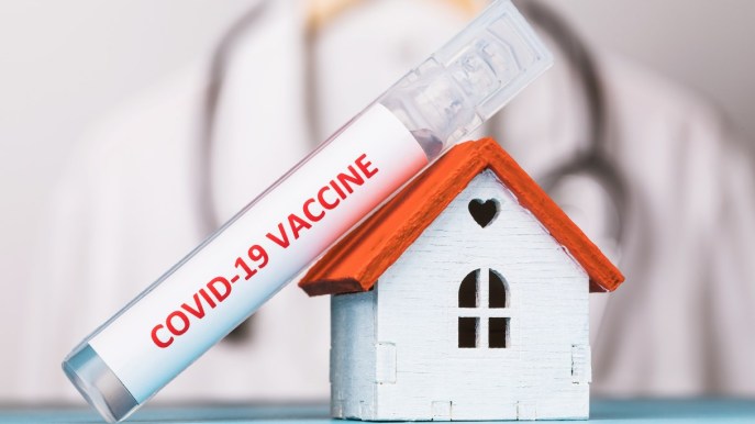 Vaccino Covid: “Distribuzione di massa nel 2021”