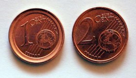 Addio alle monete da 1 e 2 centesimi: quando scatta e come cambiano i prezzi