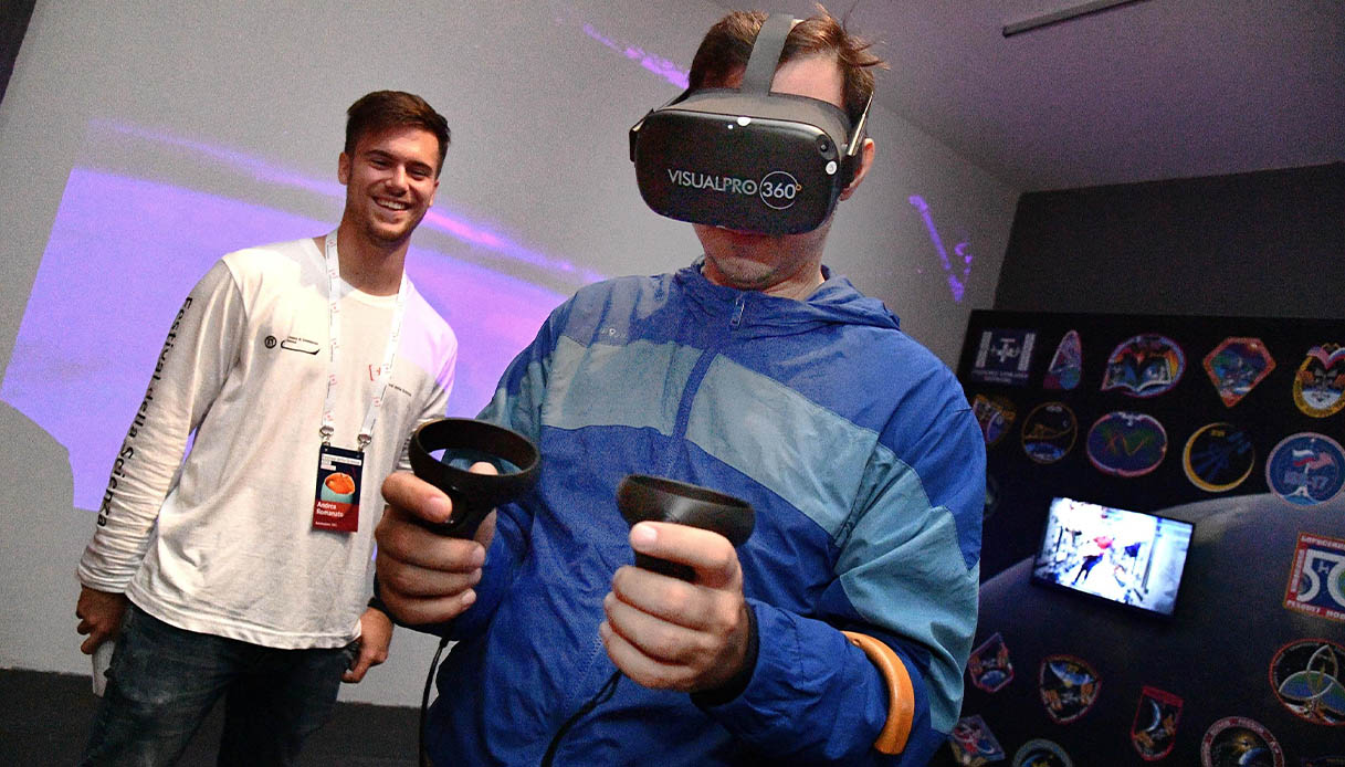 Investire nell’intelligenza artificiale, come si fa e perché conviene. L’intervista