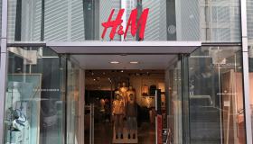 H&M nella bufera, maxi multa dopo centinaia di denunce dei dipendenti