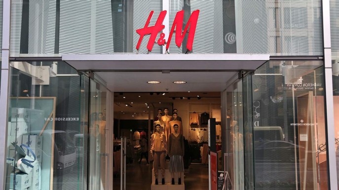 H&M nella bufera, maxi multa dopo centinaia di denunce dei dipendenti