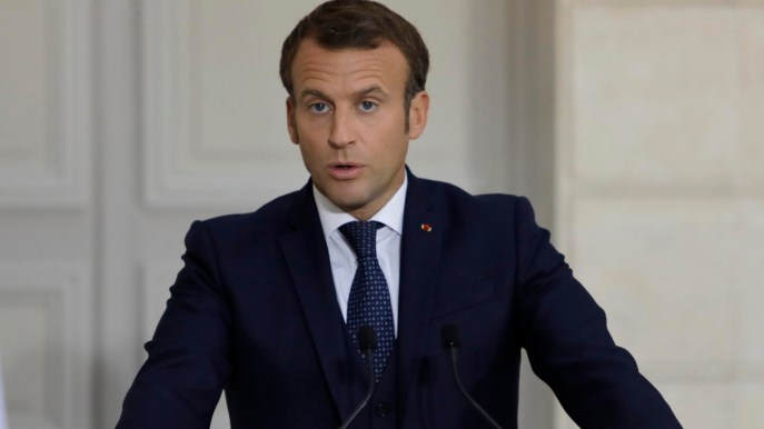 Passa riforma pensioni di Macron. Esplode la rabbia dei francesi