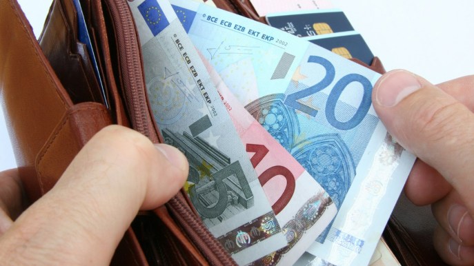 Ecco il salario minimo più alto al mondo: i maxi stipendi degli svizzeri