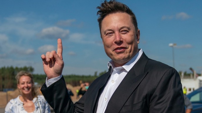 L’ultima folle idea di Elon Musk: arriva la tequila a marchio Tesla