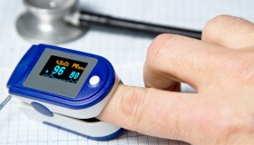 Saturimetro per Covid, perché averne uno: a cosa serve, come funziona, valori e prezzi