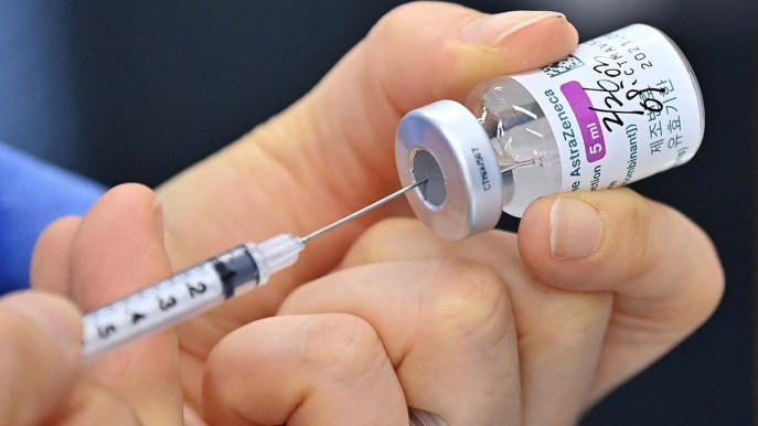 Vaccino Covid, 1 o 2 dosi? L’immunologo fa chiarezza