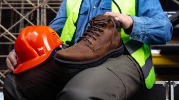 Abbigliamento e scarpe da lavoro: la normativa