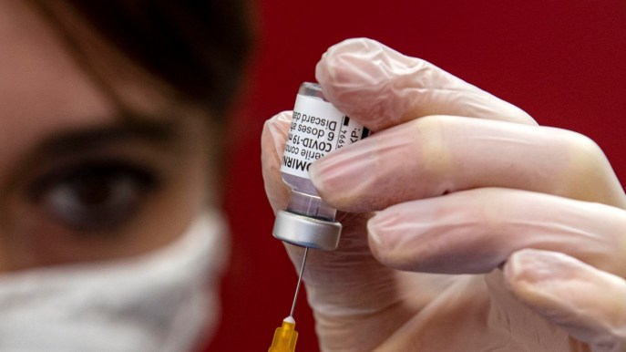 Vaccino Covid in azienda, come farlo: regole e protocollo INAIL