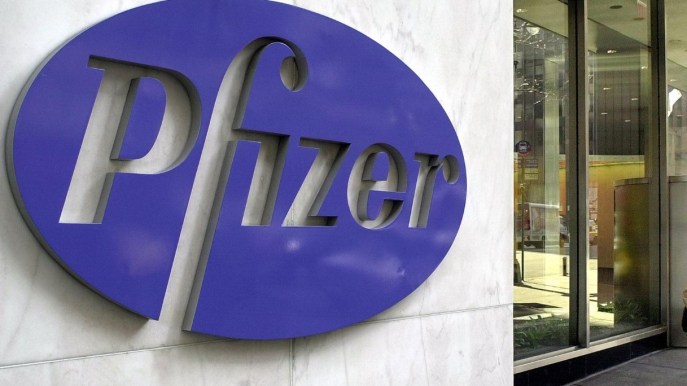 Vaccino Pfizer-Ue, svelato il contratto: niente resposabilità per l’azienda