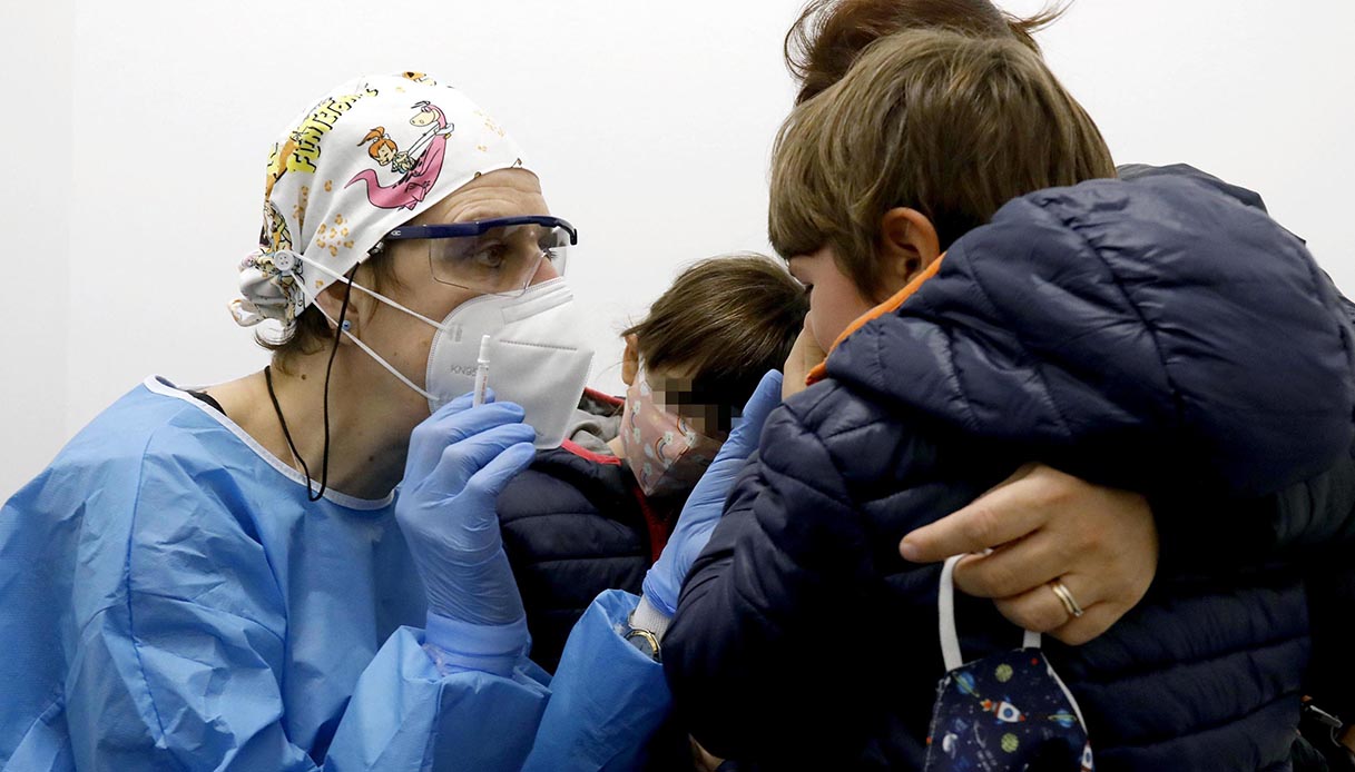 Le 10 cose da fare e da non fare per curare i bambini con il Covid