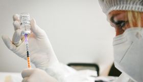 Vaccino Covid, gli effetti collaterali più comuni in base a età, sesso e dose ricevuta